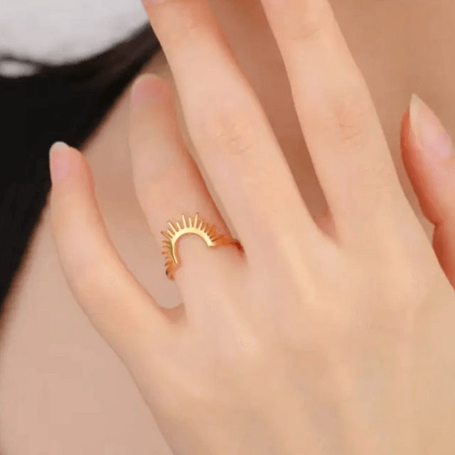 Sunburst ring - gold plated