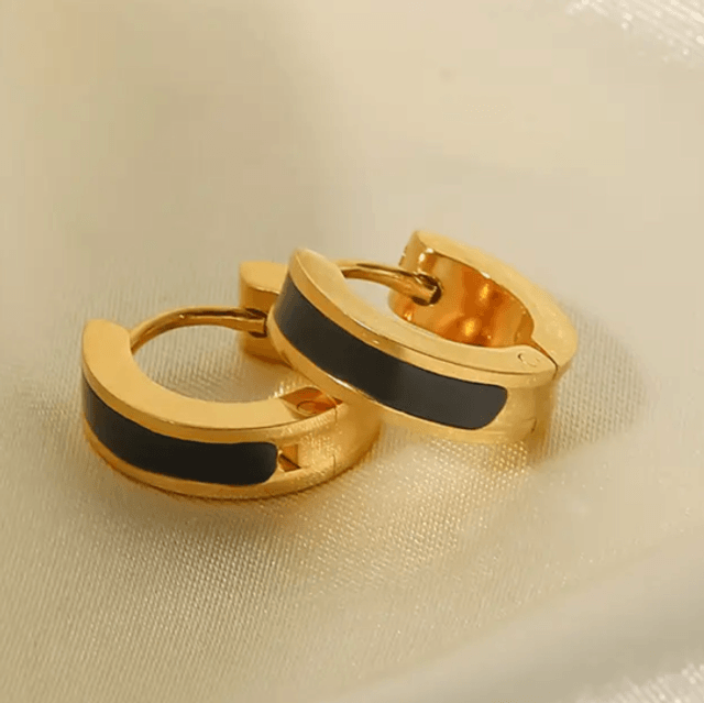 Gold hoop with enamel inlay