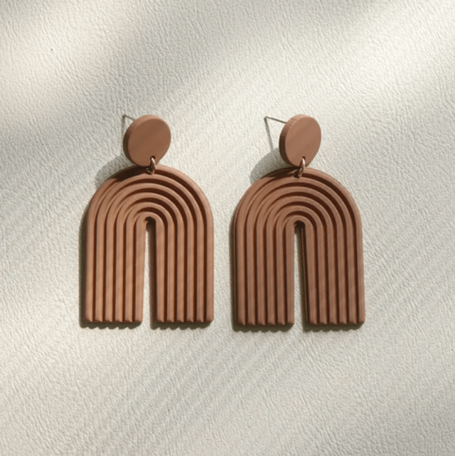 Caramel arch earrings