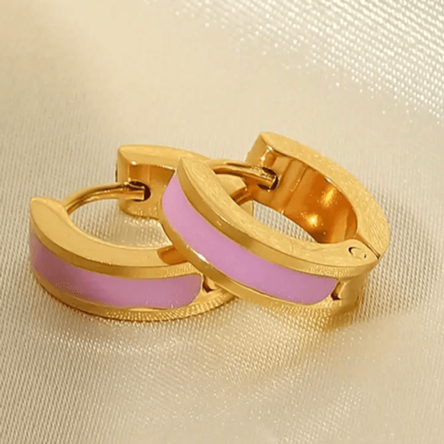 Gold hoop with enamel inlay