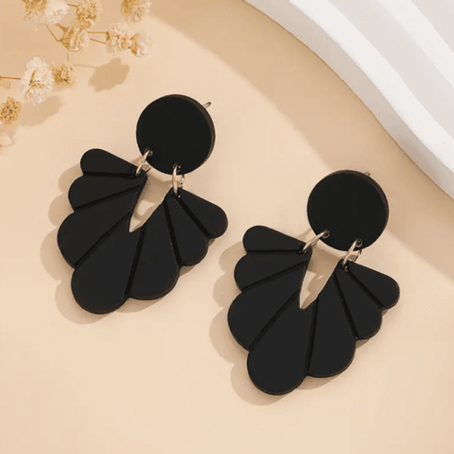 Black fan earrings