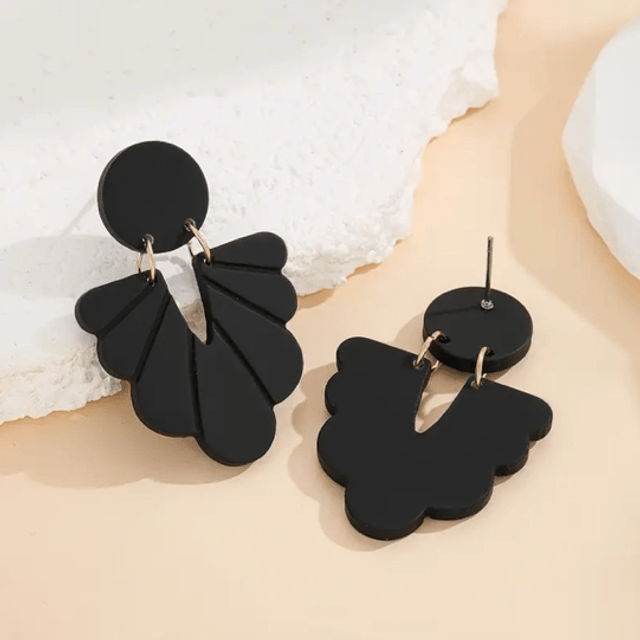 Black fan earrings
