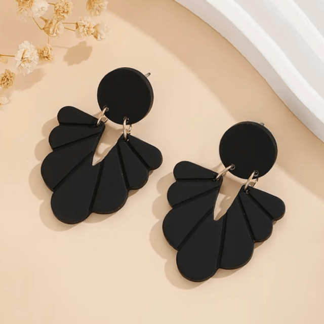 Black fan earrings